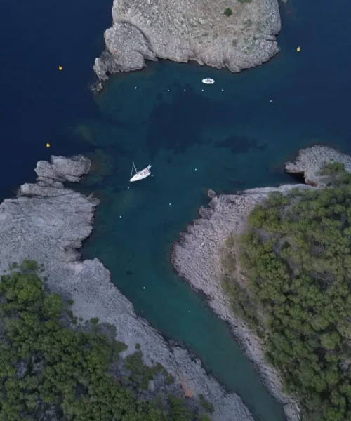 costa_brava_roses_sailing_estartit_cala_pedrosa_alquiler_velero